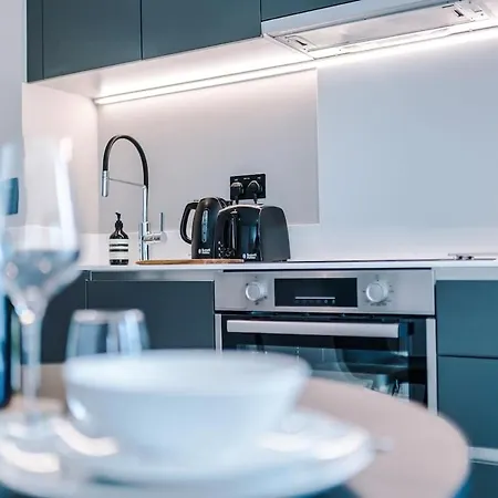 Centre - Roof Terrace & Free Parking Apartment *