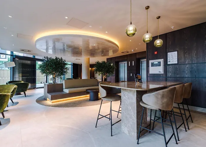 Centre - Roof Terrace & Free Parking *