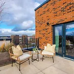 Centre - Roof Terrace & Free Parking *
