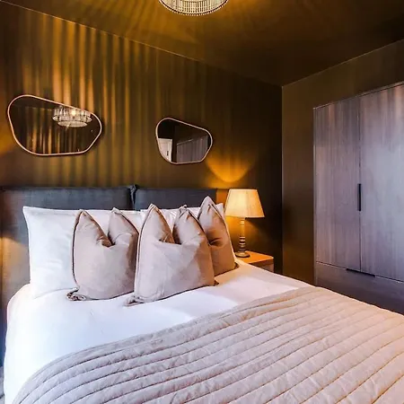 Lejlighed Centre - Roof Terrace & Free Parking *