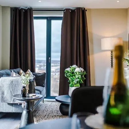 Centre - Roof Terrace & Free Parking Apartment