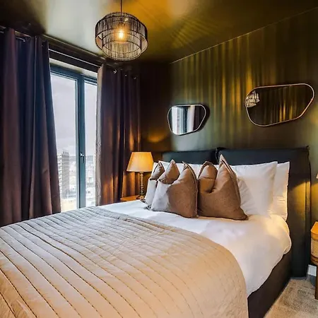 Apartment Centre - Roof Terrace & Free Parking *