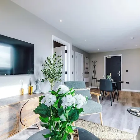 Centre - Roof Terrace & Free Parking Apartment