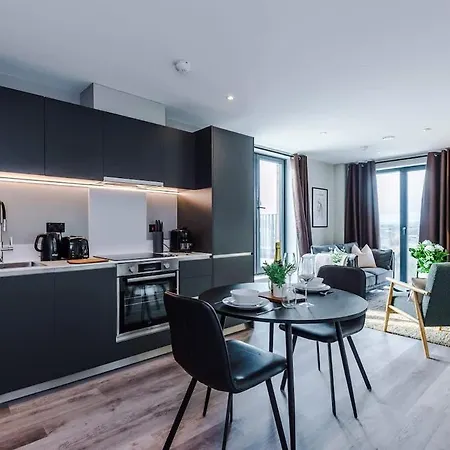 Centre - Roof Terrace & Free Parking Apartment *