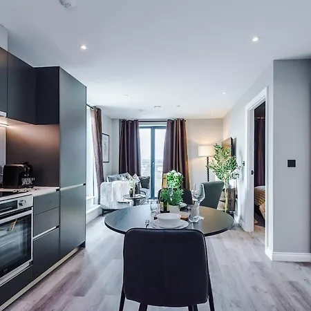 Apartment Centre - Roof Terrace & Free Parking