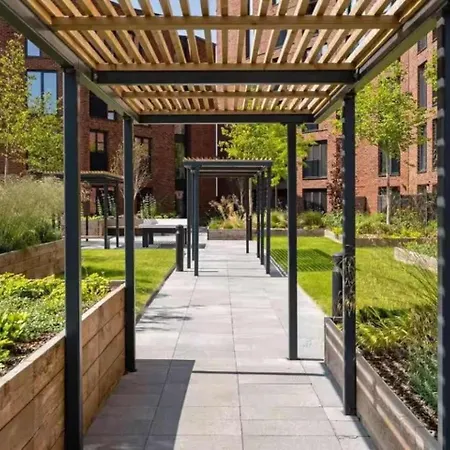 Apartment Centre - Roof Terrace & Free Parking *