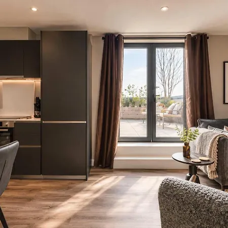 Centre - Roof Terrace & Free Parking Daire