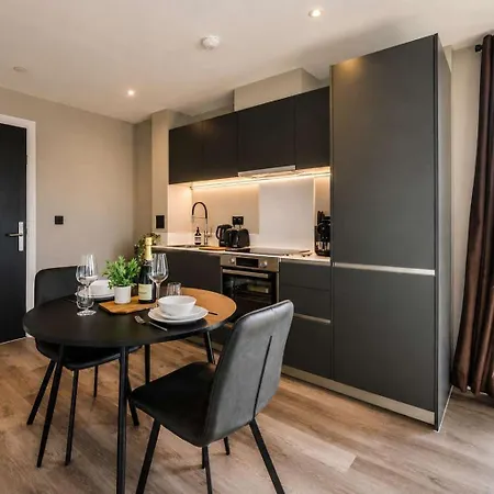 Daire Centre - Roof Terrace & Free Parking *