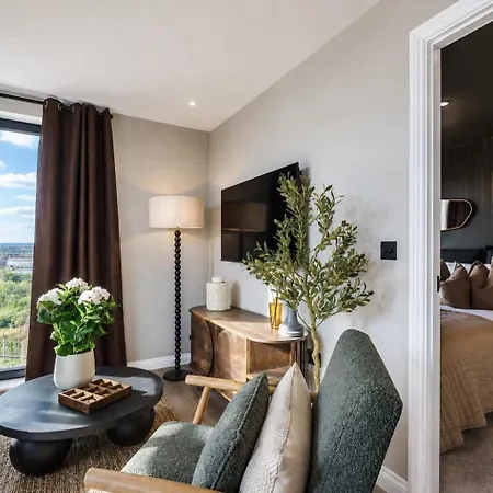 Centre - Roof Terrace & Free Parking *
