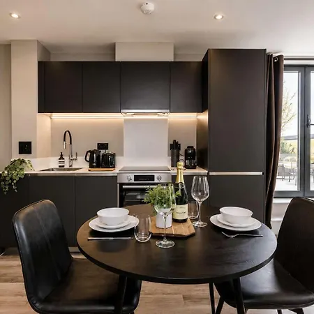 Centre - Roof Terrace & Free Parking