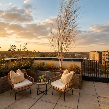 Centre - Roof Terrace & Free Parking Daire