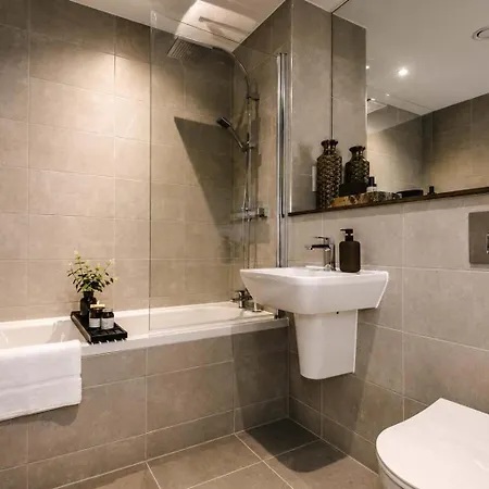 Daire Centre - Roof Terrace & Free Parking *