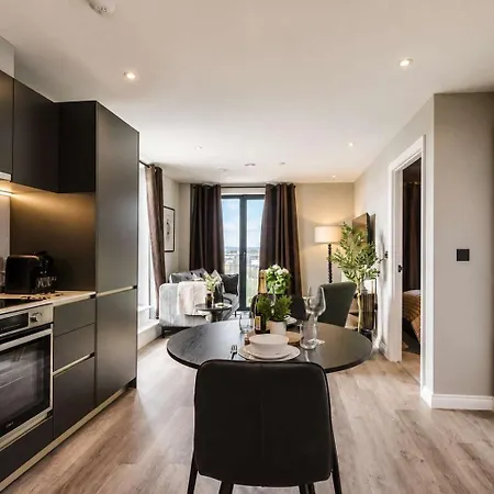 Centre - Roof Terrace & Free Parking Daire Leeds (West Yorkshire)