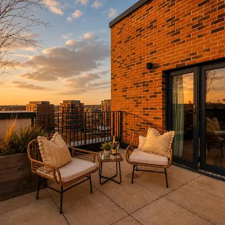 Centre - Roof Terrace & Free Parking *