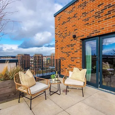 Centre - Roof Terrace & Free Parking *