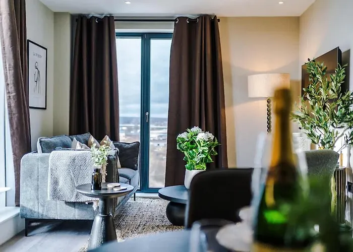 Centre - Roof Terrace & Free Parking Апартаменти