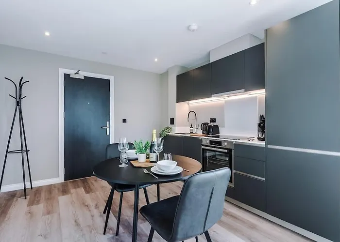 Centre - Roof Terrace & Free Parking